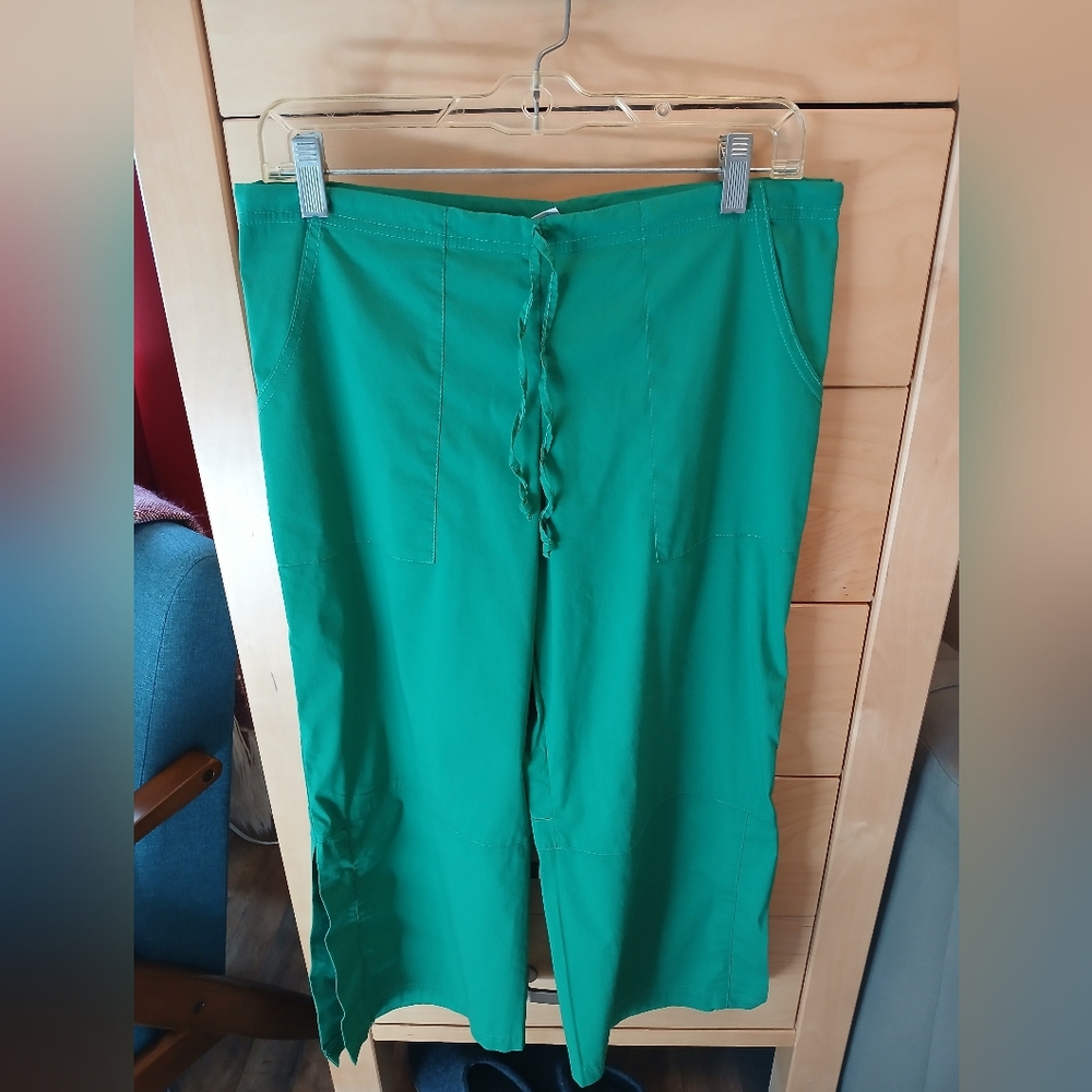 Be Present Green Drawstring Capri Pants Sz L